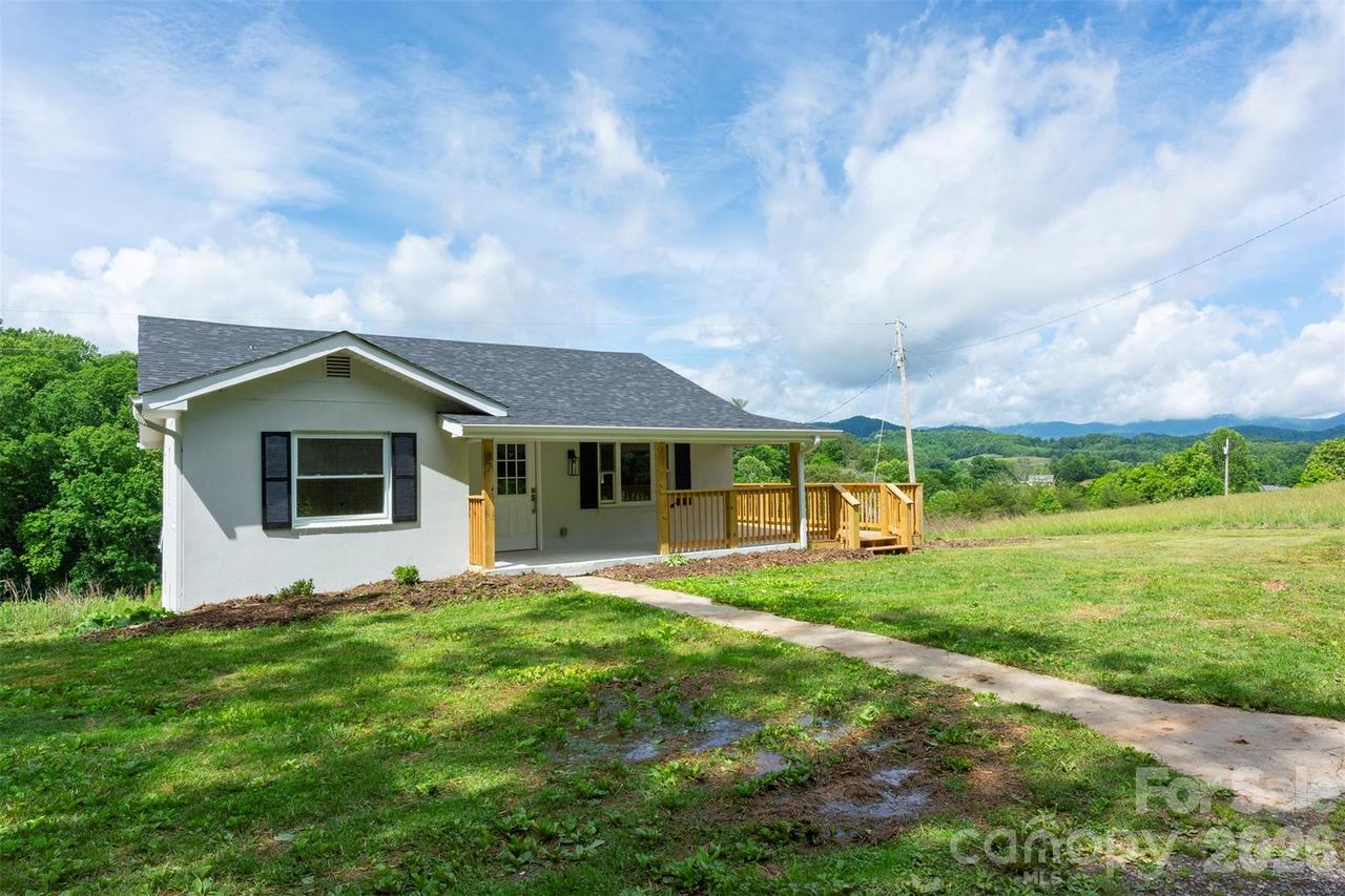37 King Dr., Leicester, NC 28748