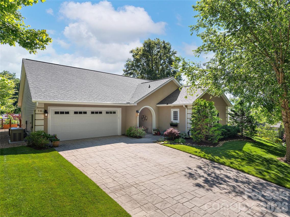 16 Stonebridge Dr., Asheville, NC 28805