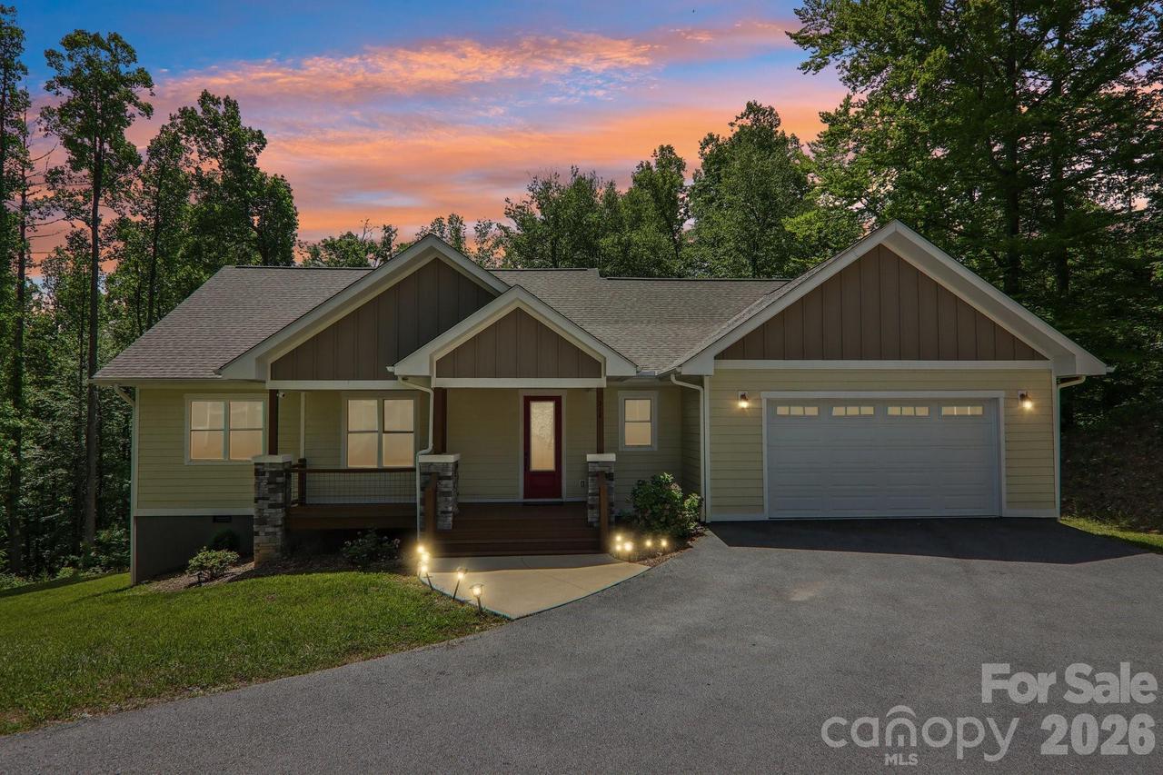 318 Cider Hill Ln., Hendersonville, NC 28792