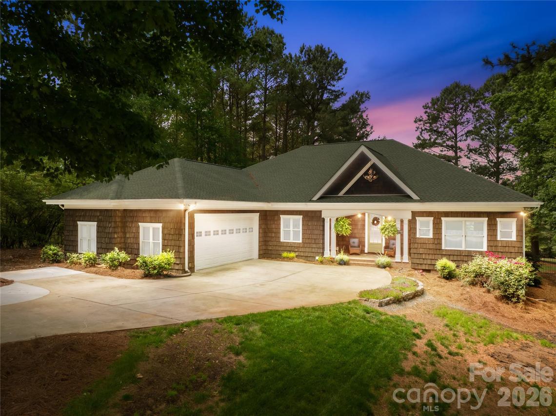 1483 Baltusrol Dr., Denver, NC 28037