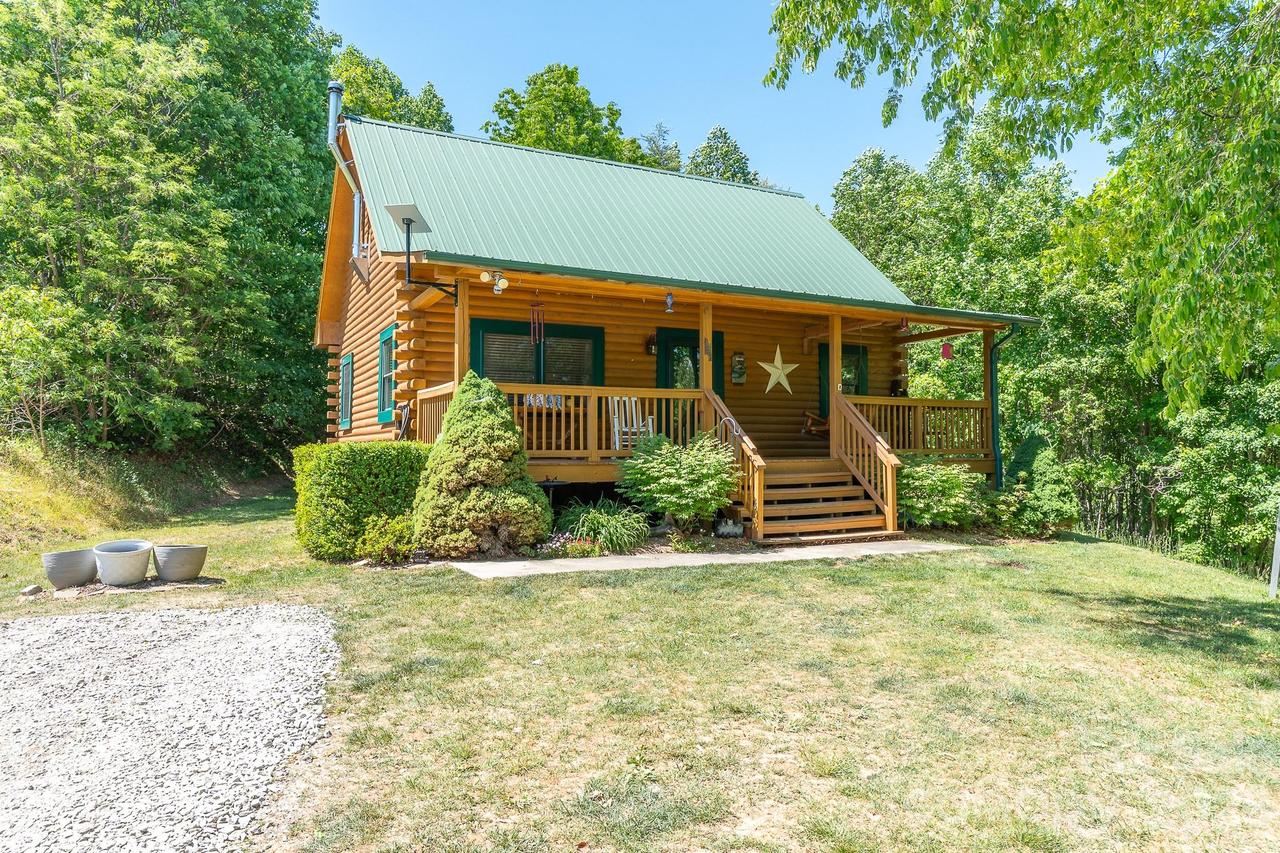 451 Rustic Ridge Dr., Canton, NC 28716