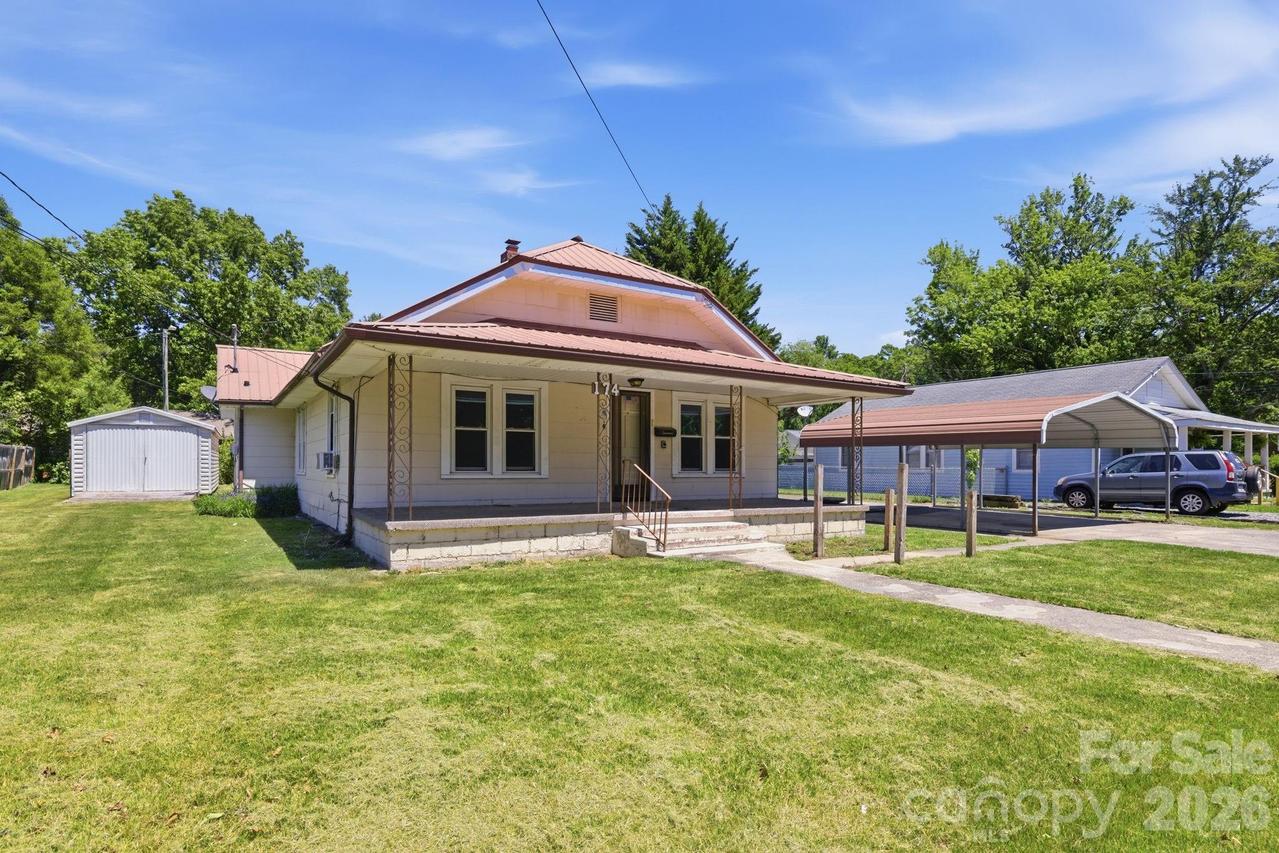 174 Hazelwood Ave., Waynesville, NC 28786