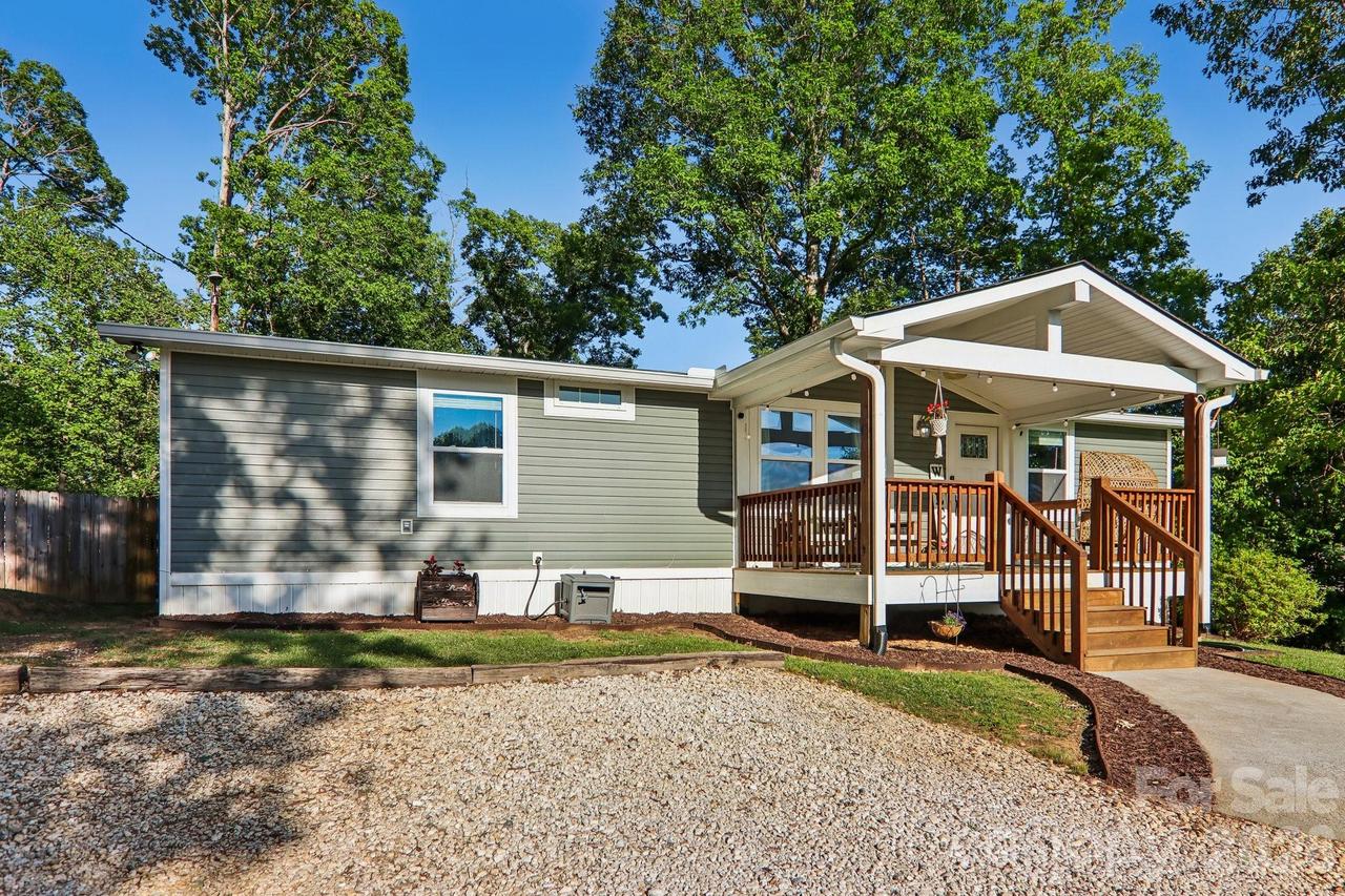 75 Glen View Rd., Arden, NC 28704