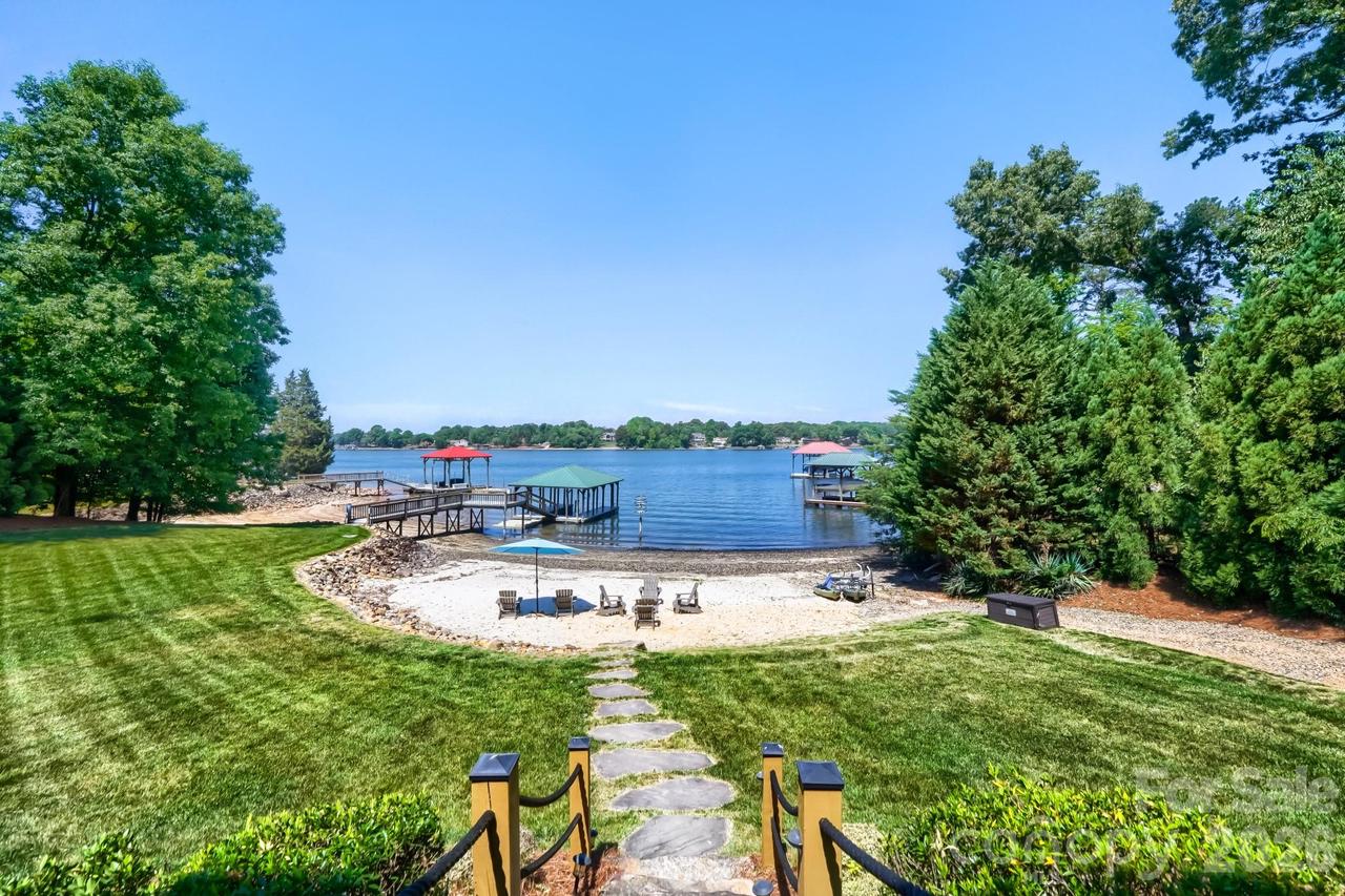 136 Bridlewood Dr., Mooresville, NC 28117