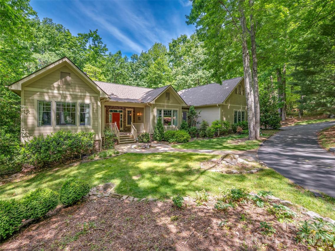 110 Little Cherokee Ridge, Hendersonville, NC 28739