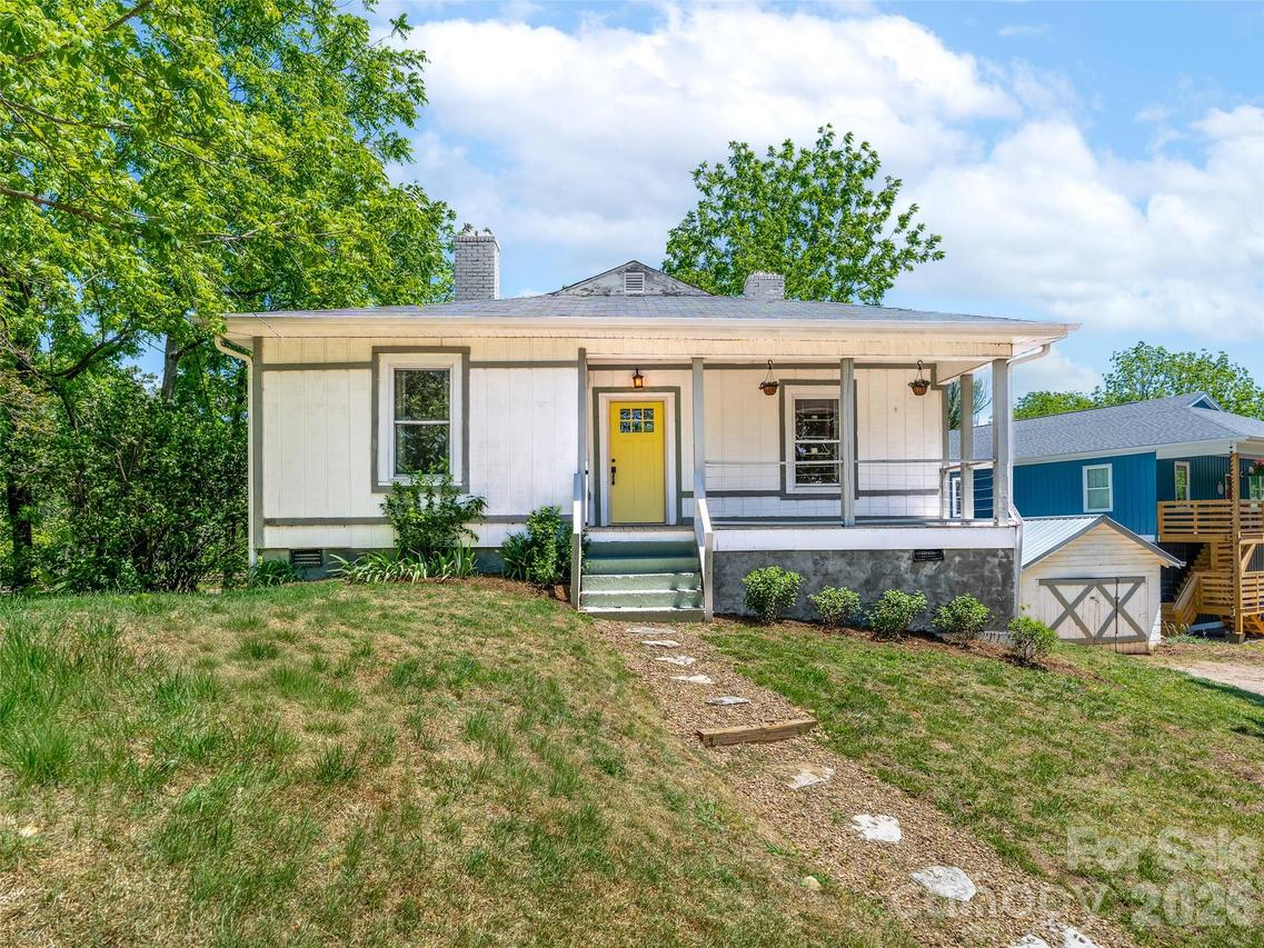 125 Edwards Ave., Swannanoa, NC 28778