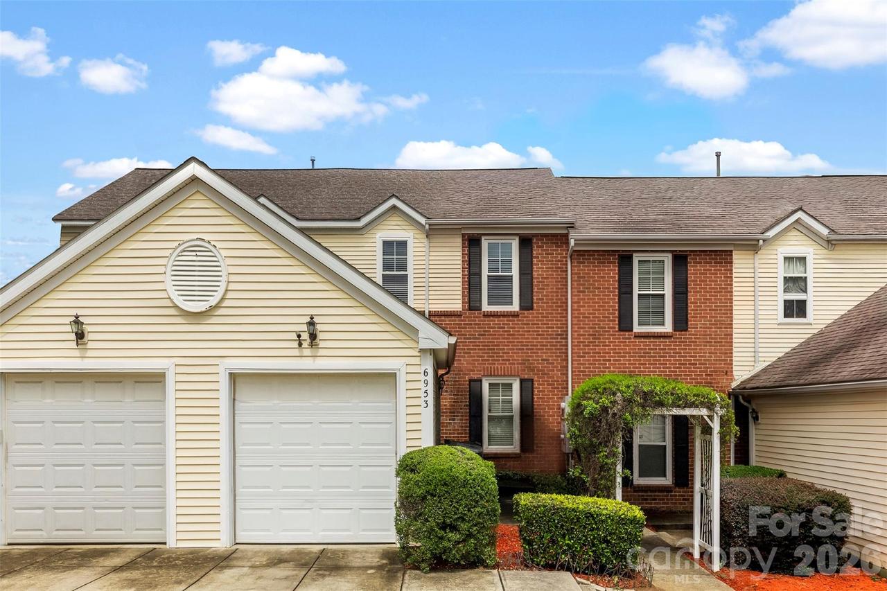 6953 Misty Pine Ln., Charlotte, NC 28217