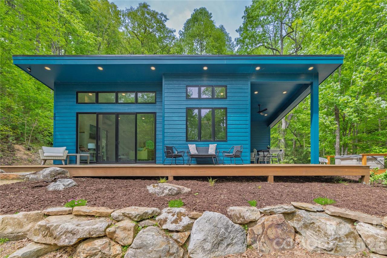 808 Mountain Cove Rd., Hendersonville, NC 28792