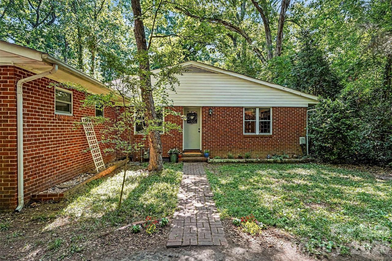 812 Saint Michaels Ln., Gastonia, NC 28052