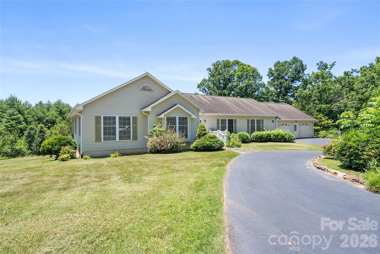28 Song Bird Ln., Weaverville, NC 28787
