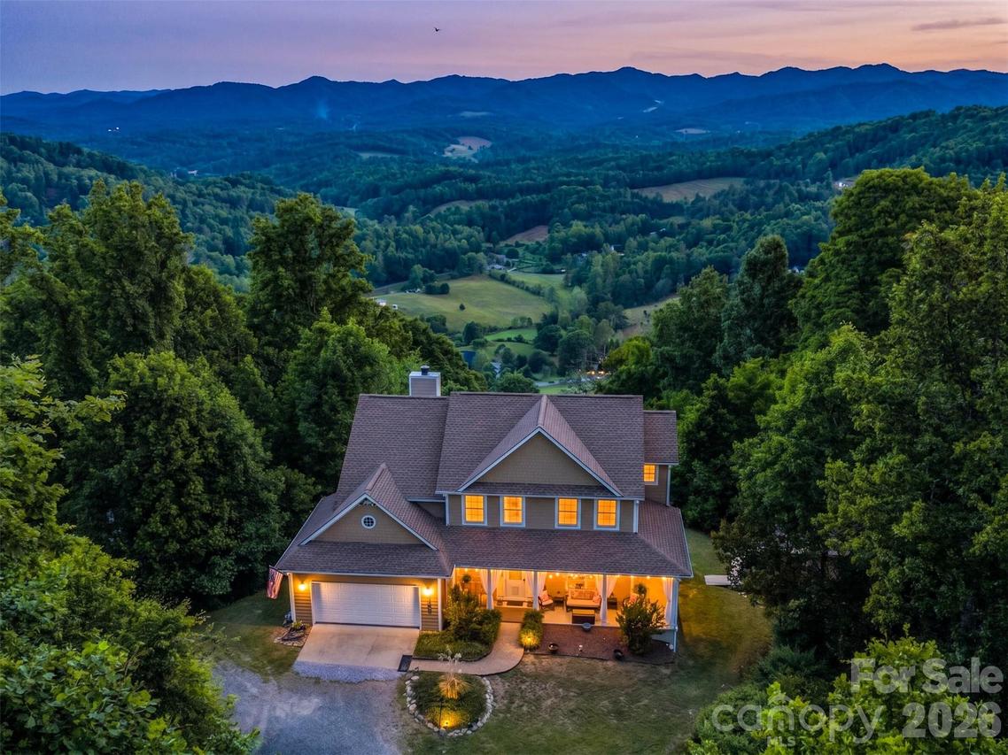 350 Vista Point Dr., Weaverville, NC 28787