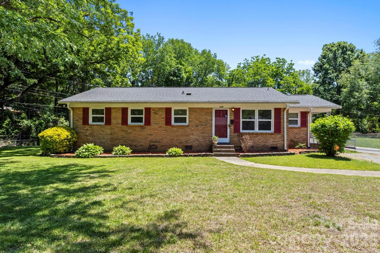 3326 Dunaire Dr., Charlotte, NC 28205