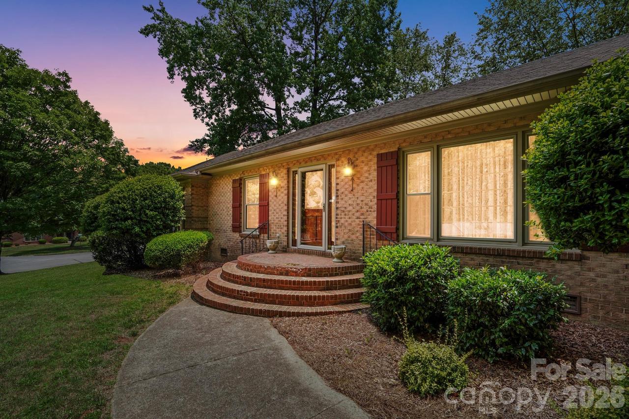 5705 Foxcrest Dr., Mint Hill, NC 28227