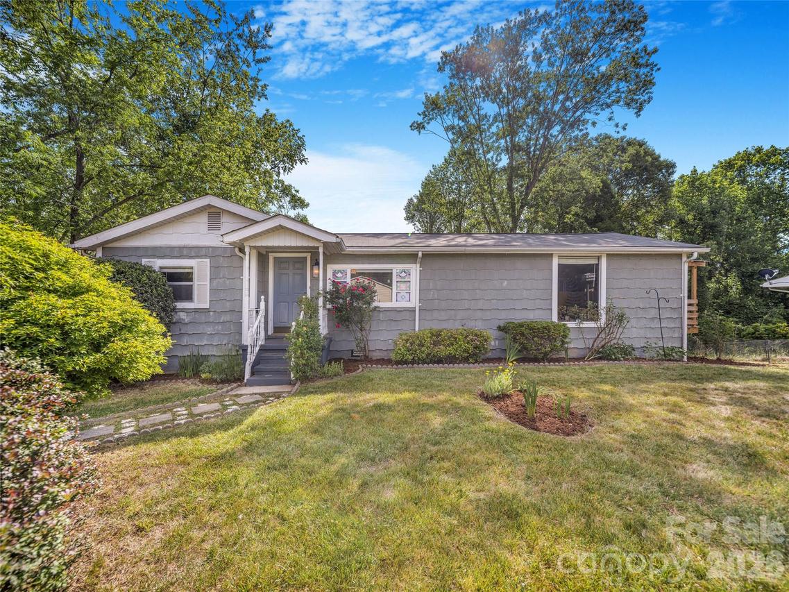 105 Smith Graveyard Rd., Asheville, NC 28806
