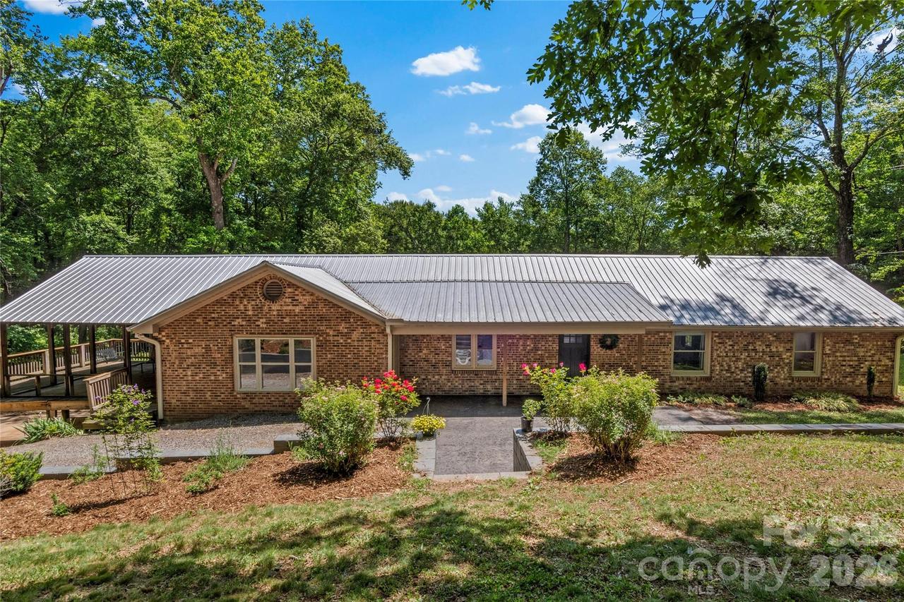 142 Pioneer Rd., Harmony, NC 28634