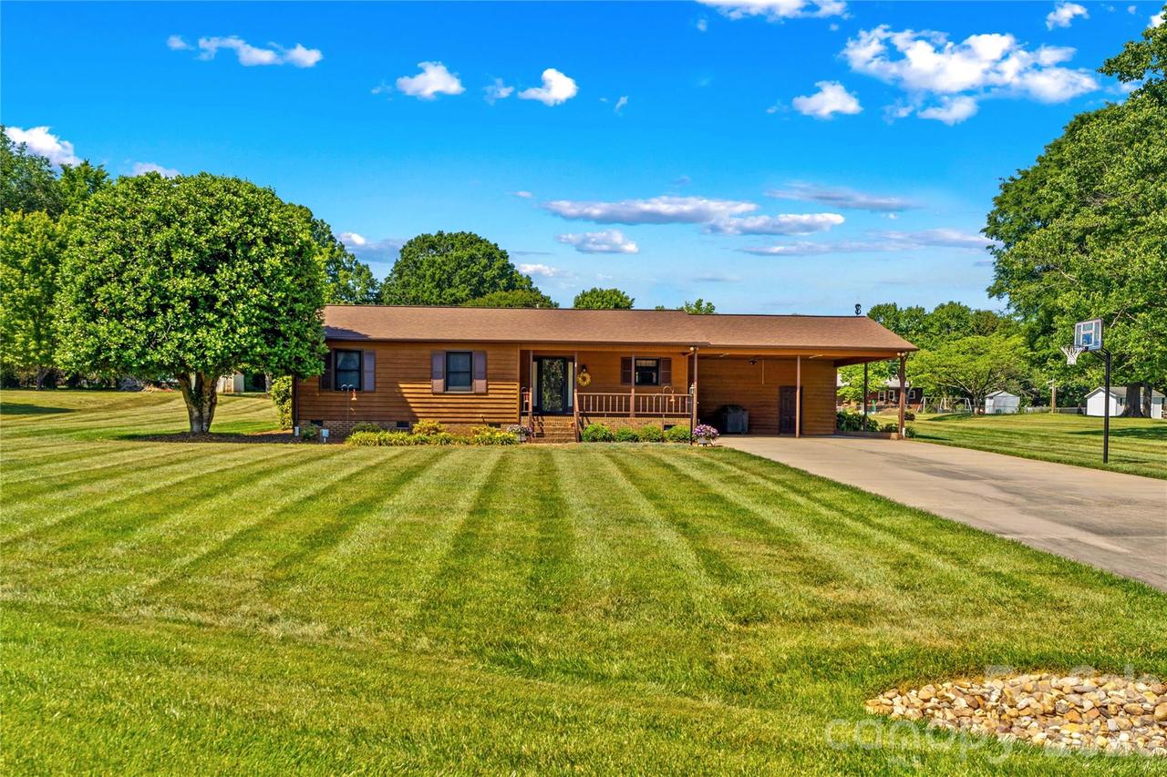 158 Bonnie Ln., Statesville, NC 28625