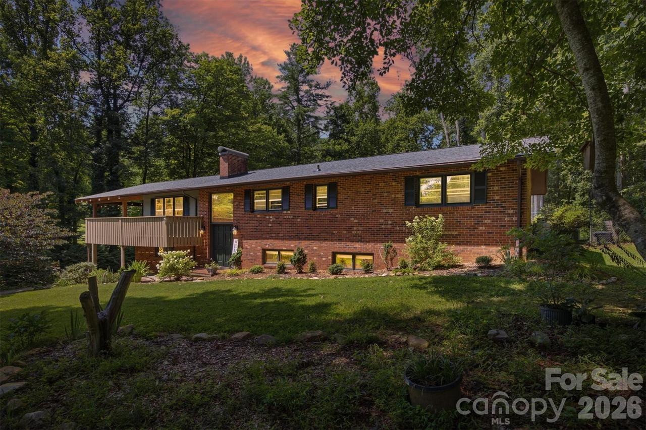 1125 Brockmore Dr., Lenoir, NC 28645