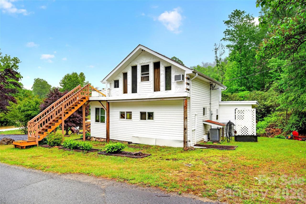 227 Locust Cove Rd., Marion, NC 28752