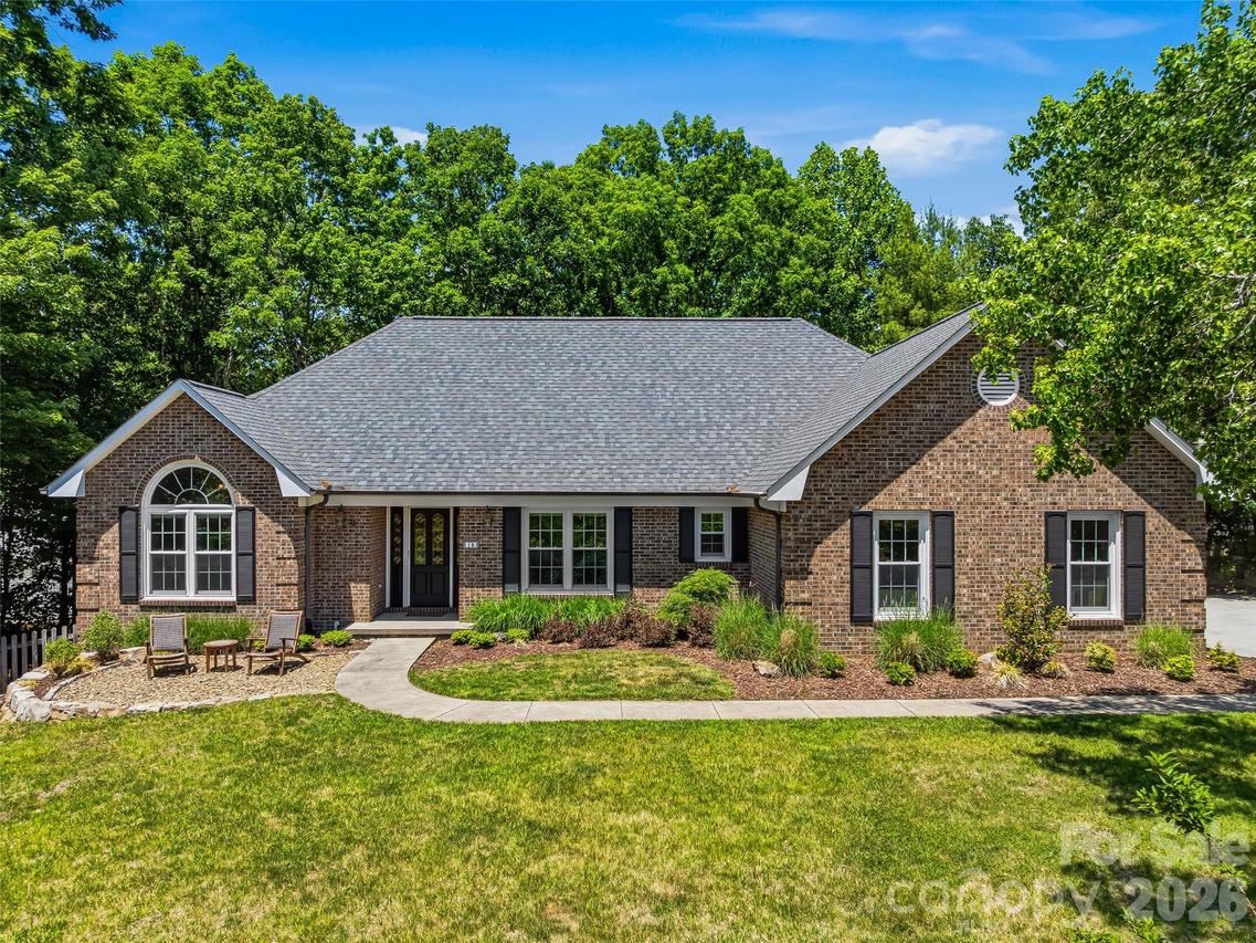 18 High Bluff Dr., Weaverville, NC 28787