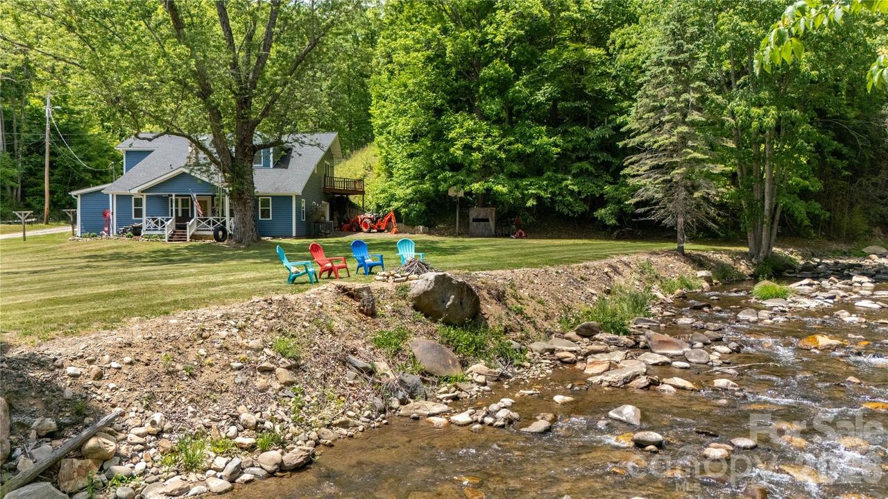 84 Sheets Farm Rd., Bakersville, NC 28705