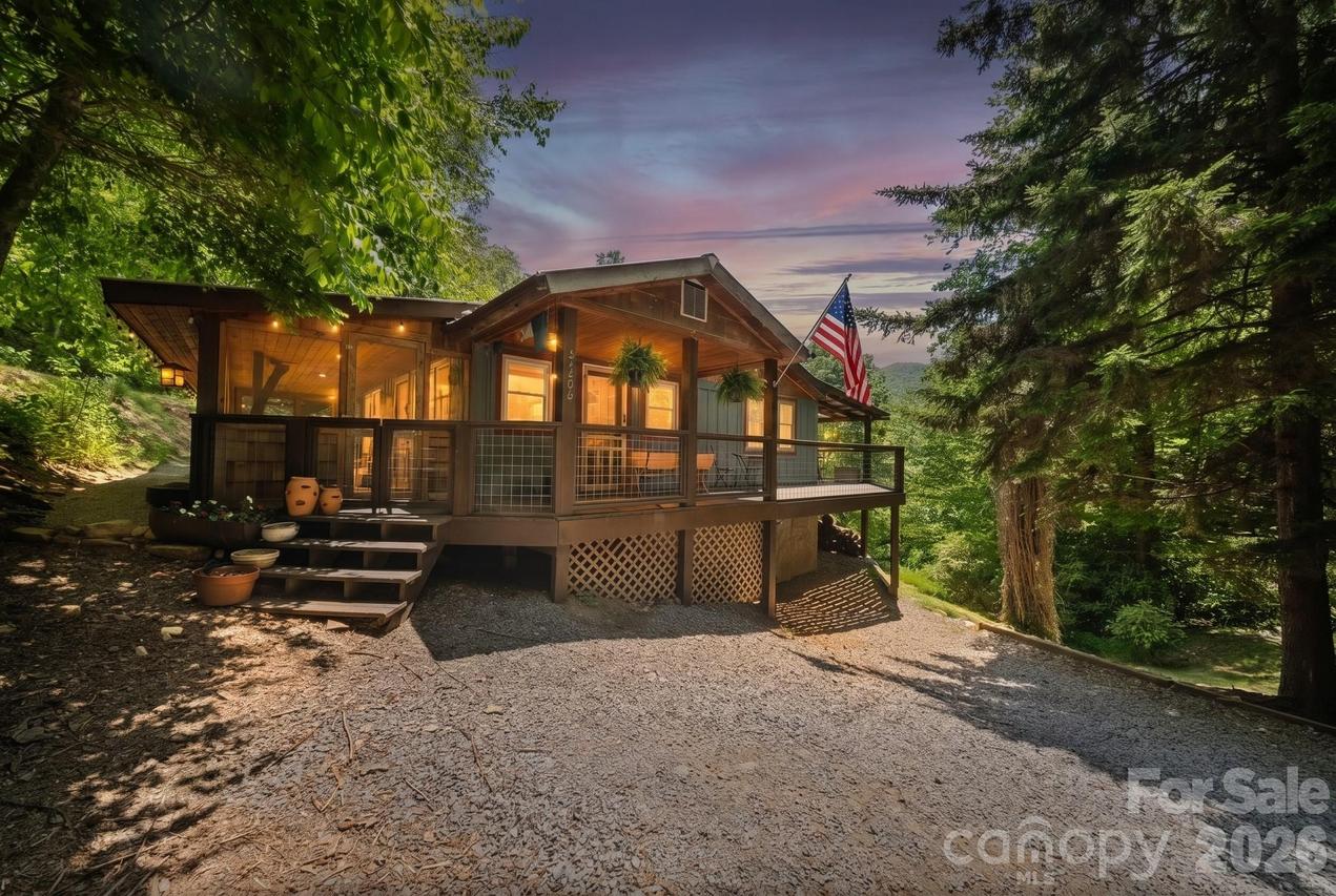 4606 Hemphill Rd., Waynesville, NC 28785