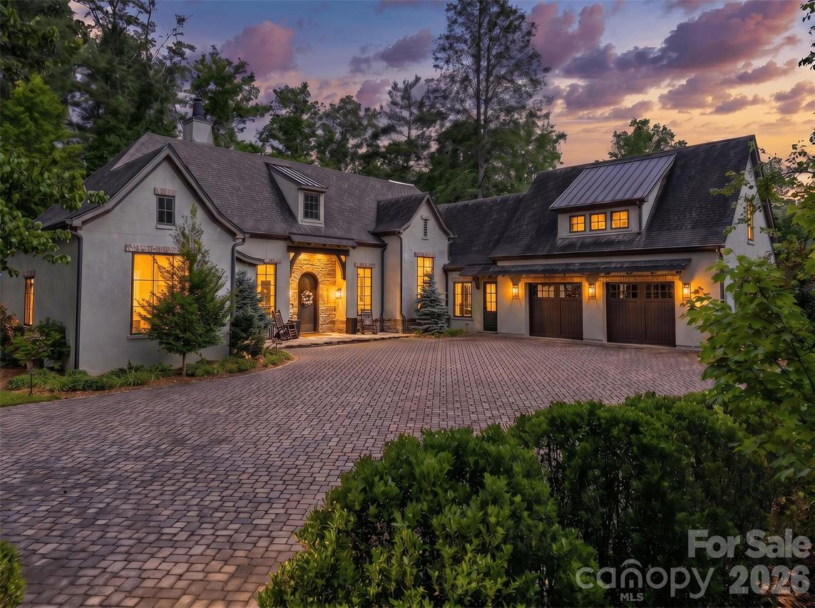 11 Beadle Ln., Asheville, NC 28803