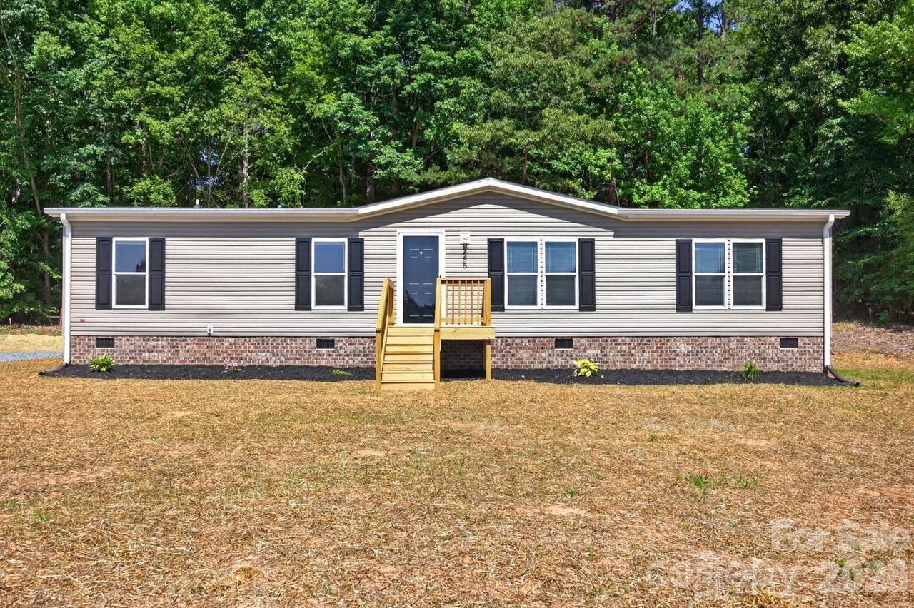 245 Harvick Ln., Lexington, NC 27292