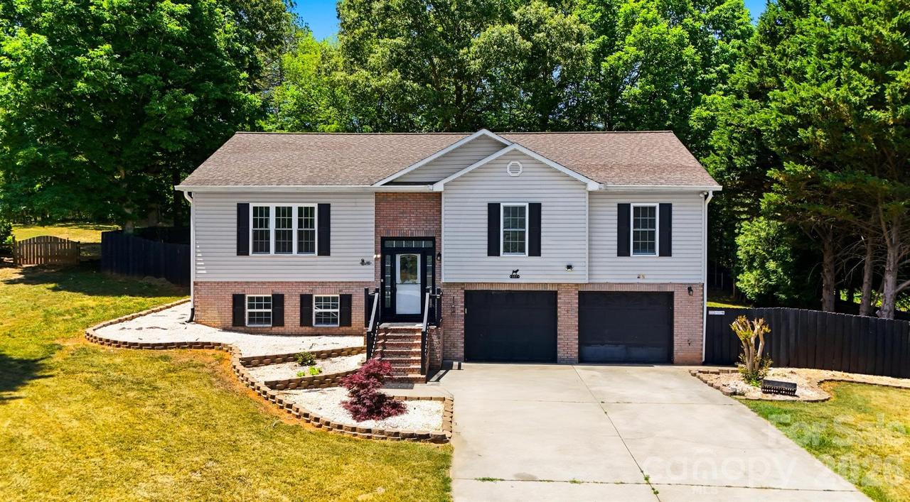 107 Cliffwood Dr., Hudson, NC 28638