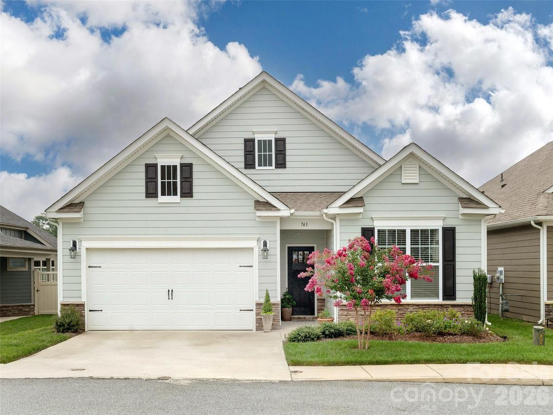743 Summerfield Pl., Flat Rock, NC 28731