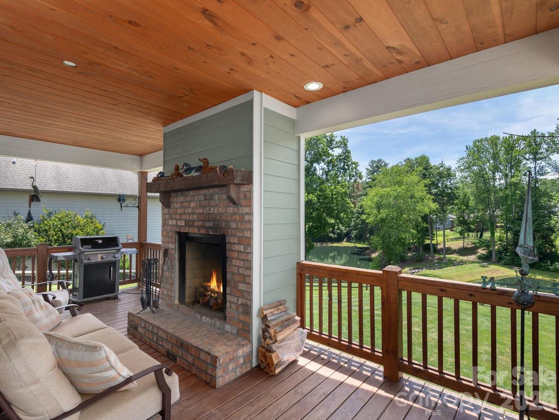 4 Farm Pond Ln., Candler, NC 28715