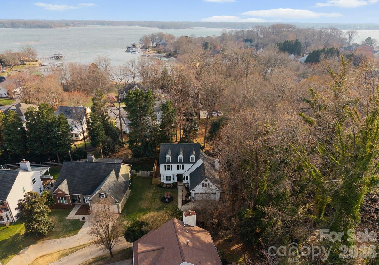 153 Ashford Hollow Ln., Mooresville, NC 28117