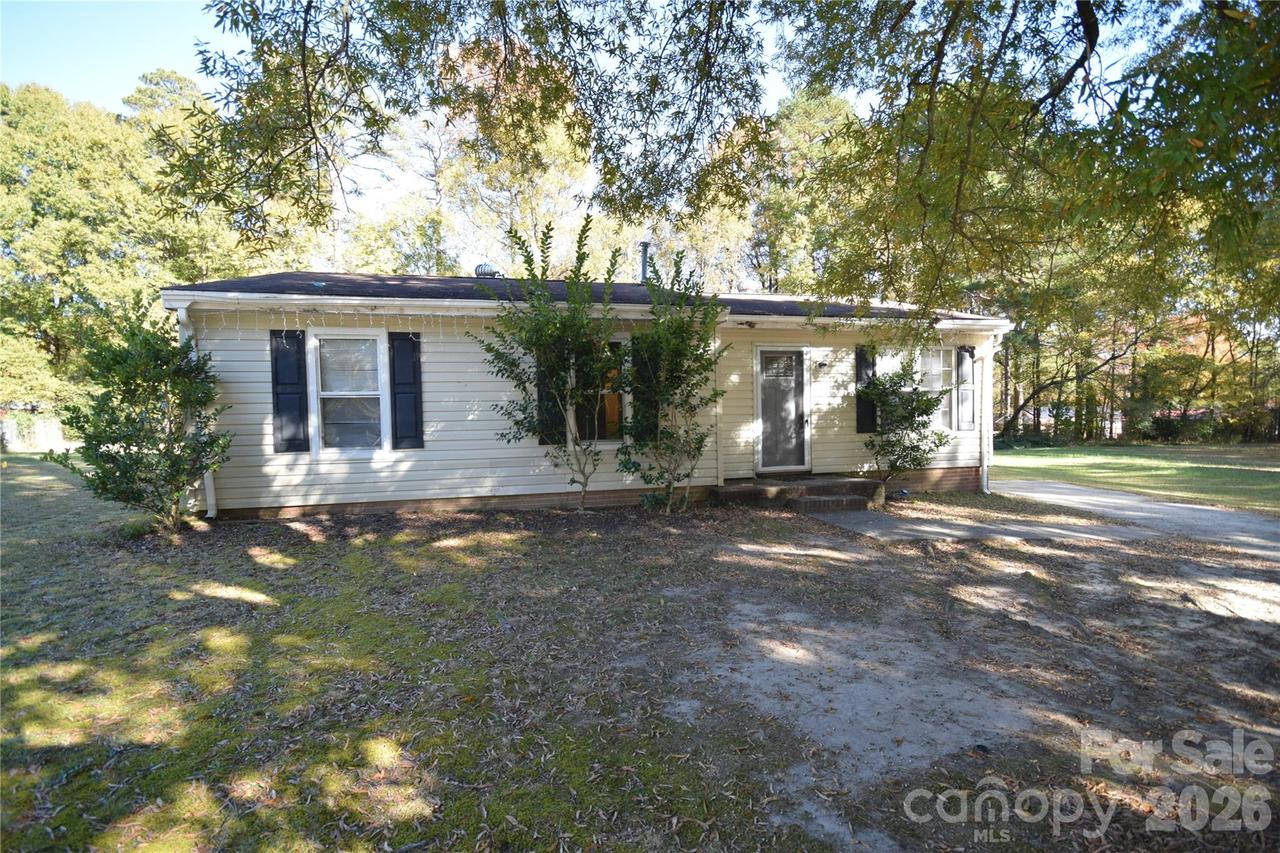 403 Stirrup Ct., Charlotte, NC 28215