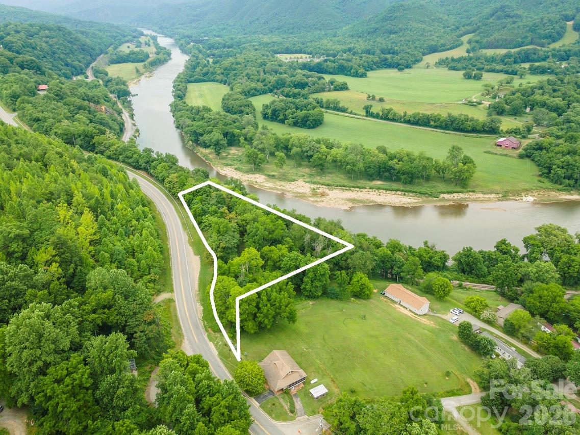 588 Us 25/70 Hwy., Hot Springs, NC 28743