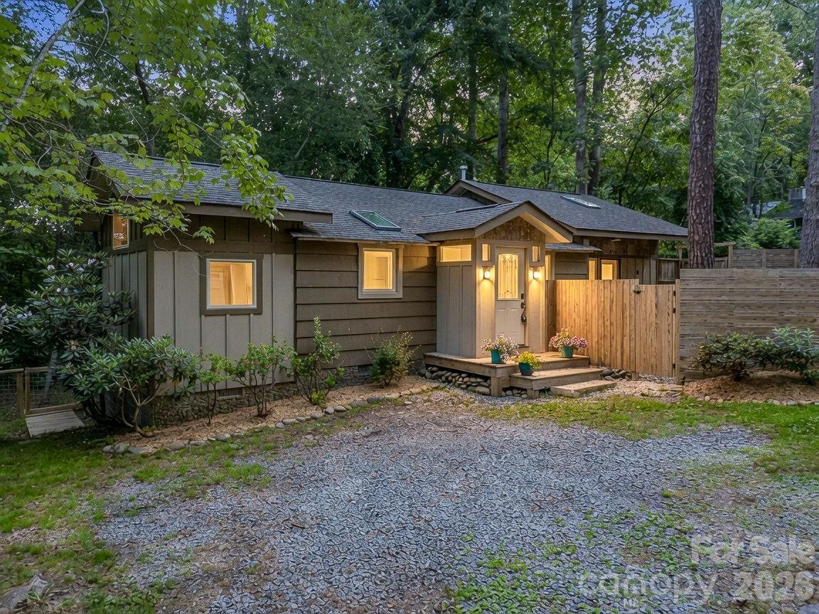 701 Azalea Ave., Black Mountain, NC 28711