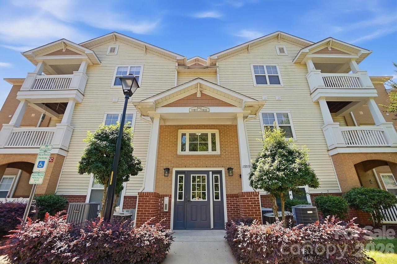 11919 Ridgeway Park Dr., Charlotte, NC 28277