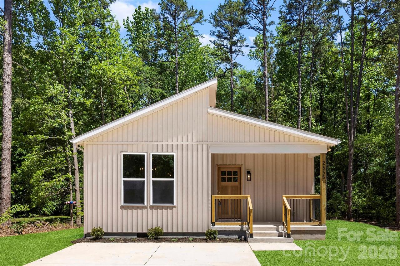 2555 Winfield St., Kannapolis, NC 28083
