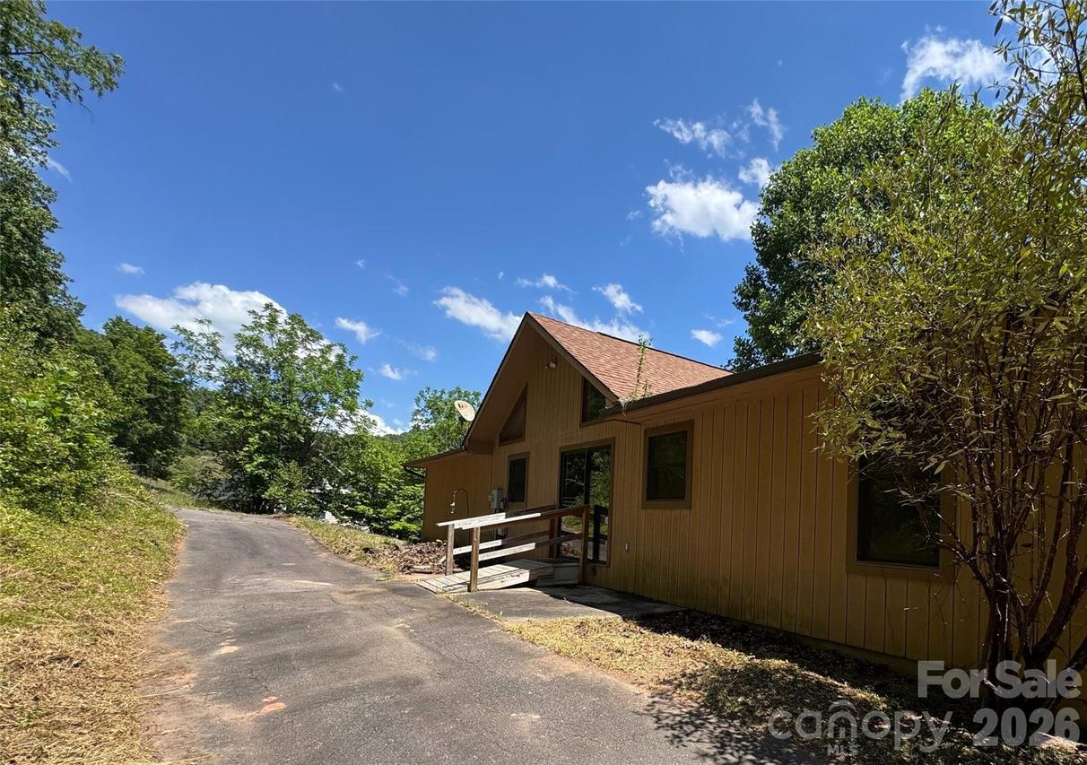 64 Dillingham Rd., Barnardsville, NC 28709