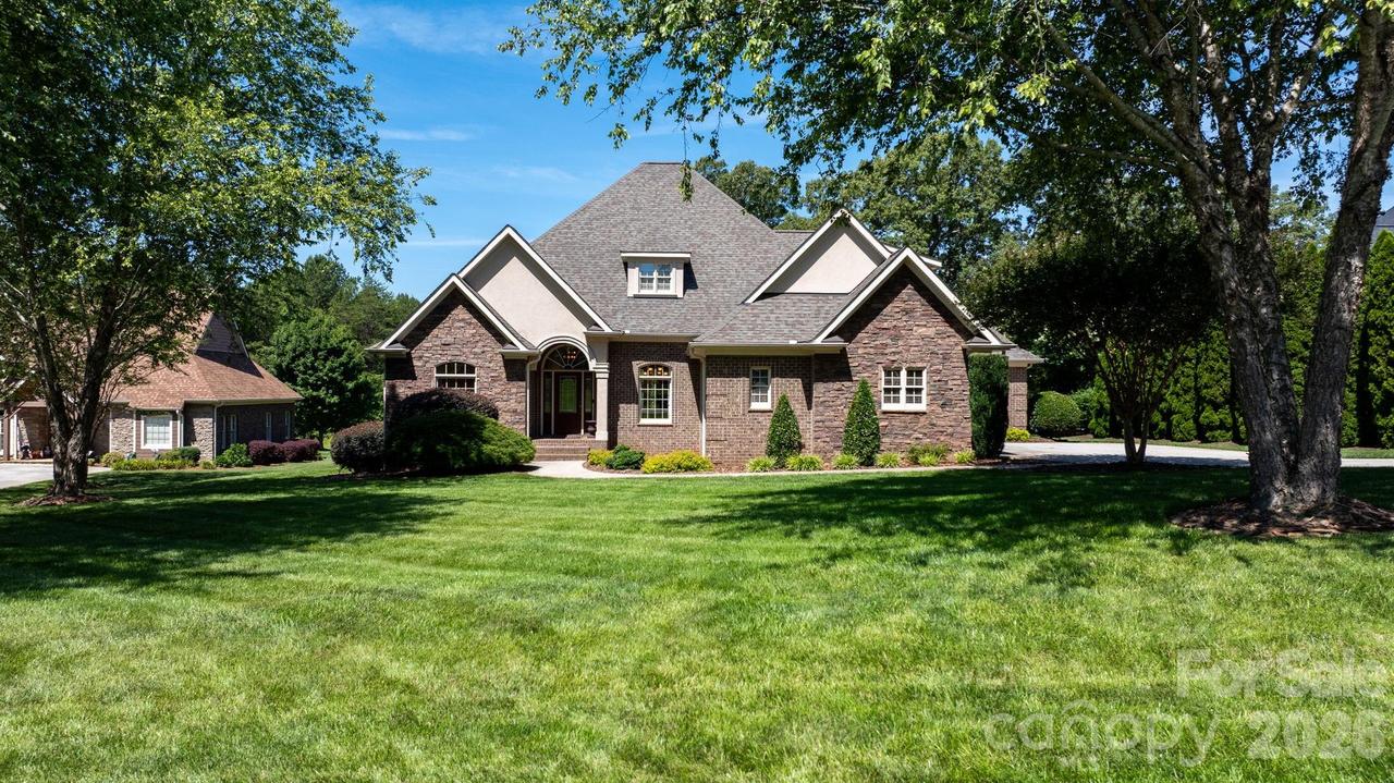 1055 Catawba Greens Dr., Newton, NC 28658
