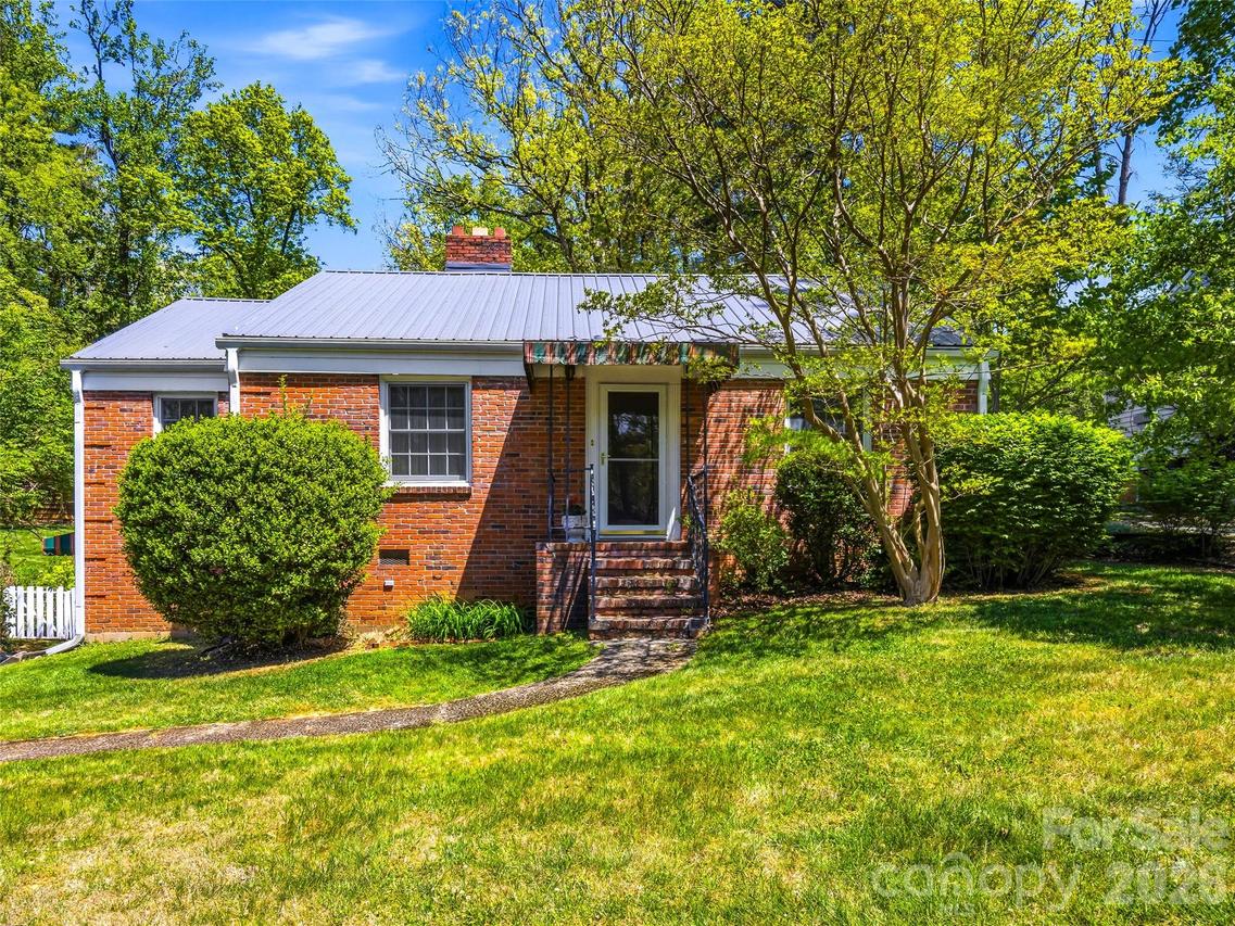 28 Canterbury Rd., Asheville, NC 28805
