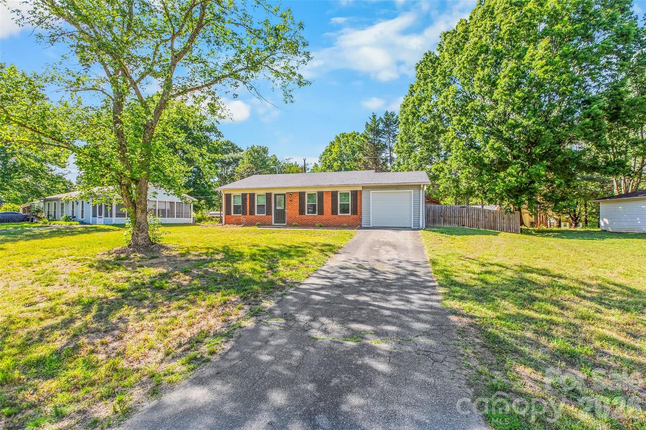 355 Weatherford Dr., King, NC 27021