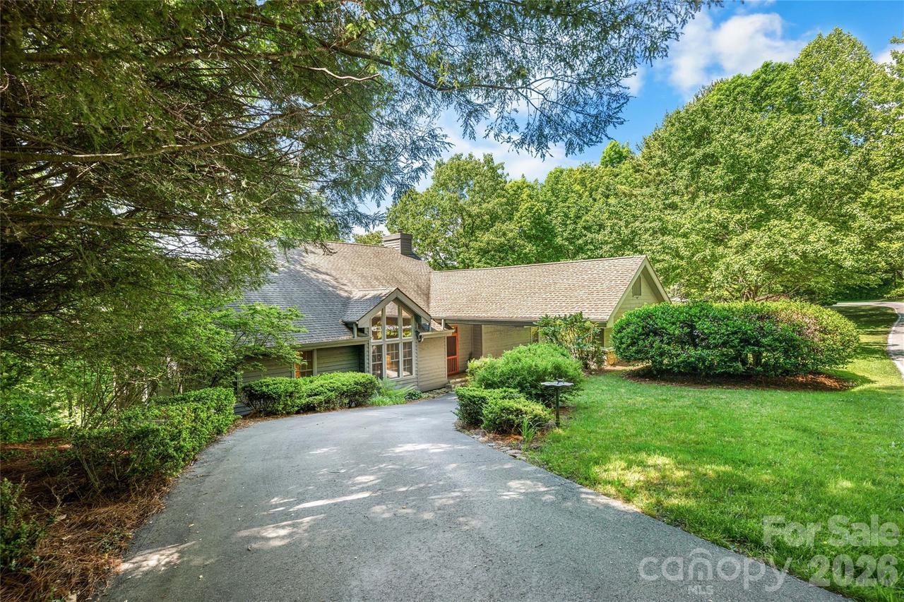 147 Club Colony Ln., Lake Toxaway, NC 28747
