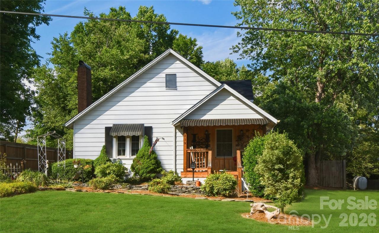 212 Sharon Ave., Lenoir, NC 28645