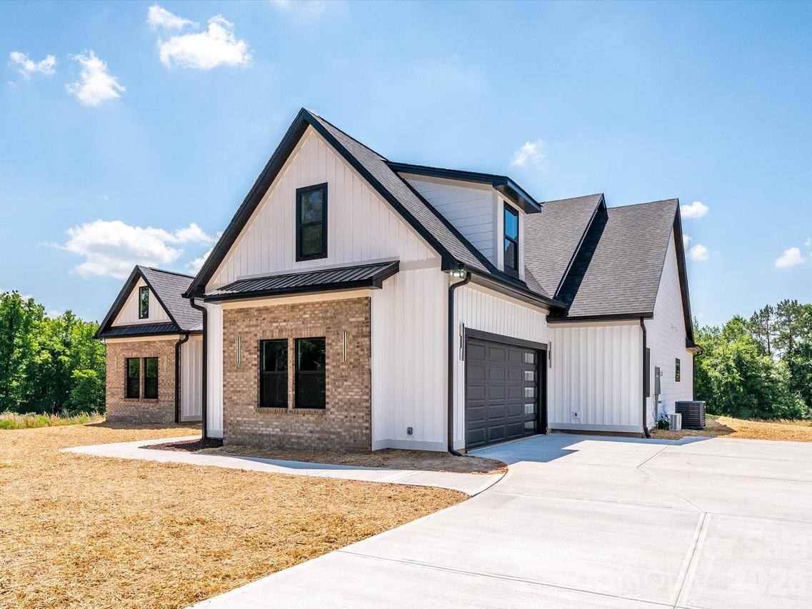 1012 Harrogate Dr., Bessemer City, NC 28016