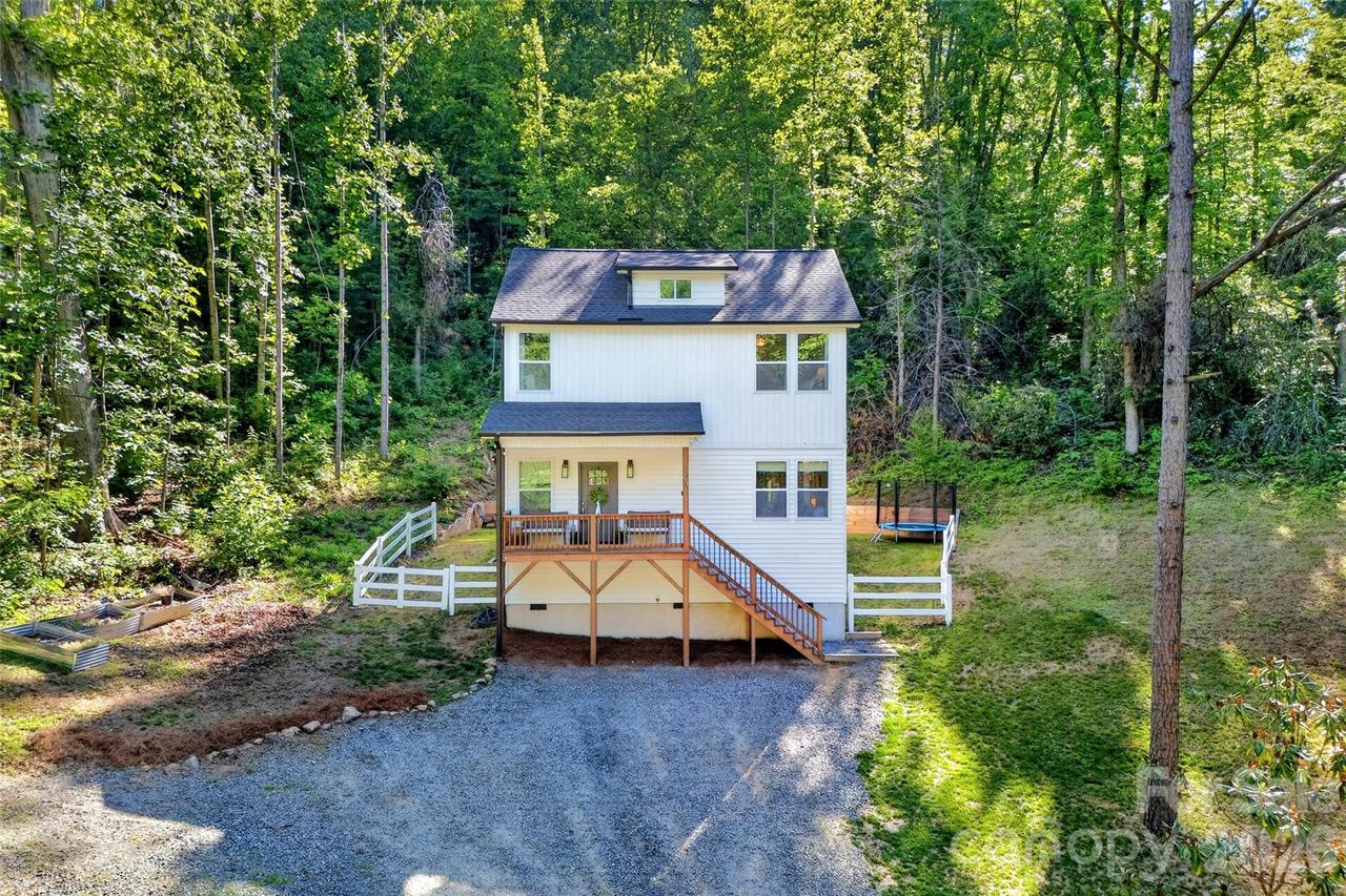 215 David Ridge Rd., Black Mountain, NC 28711