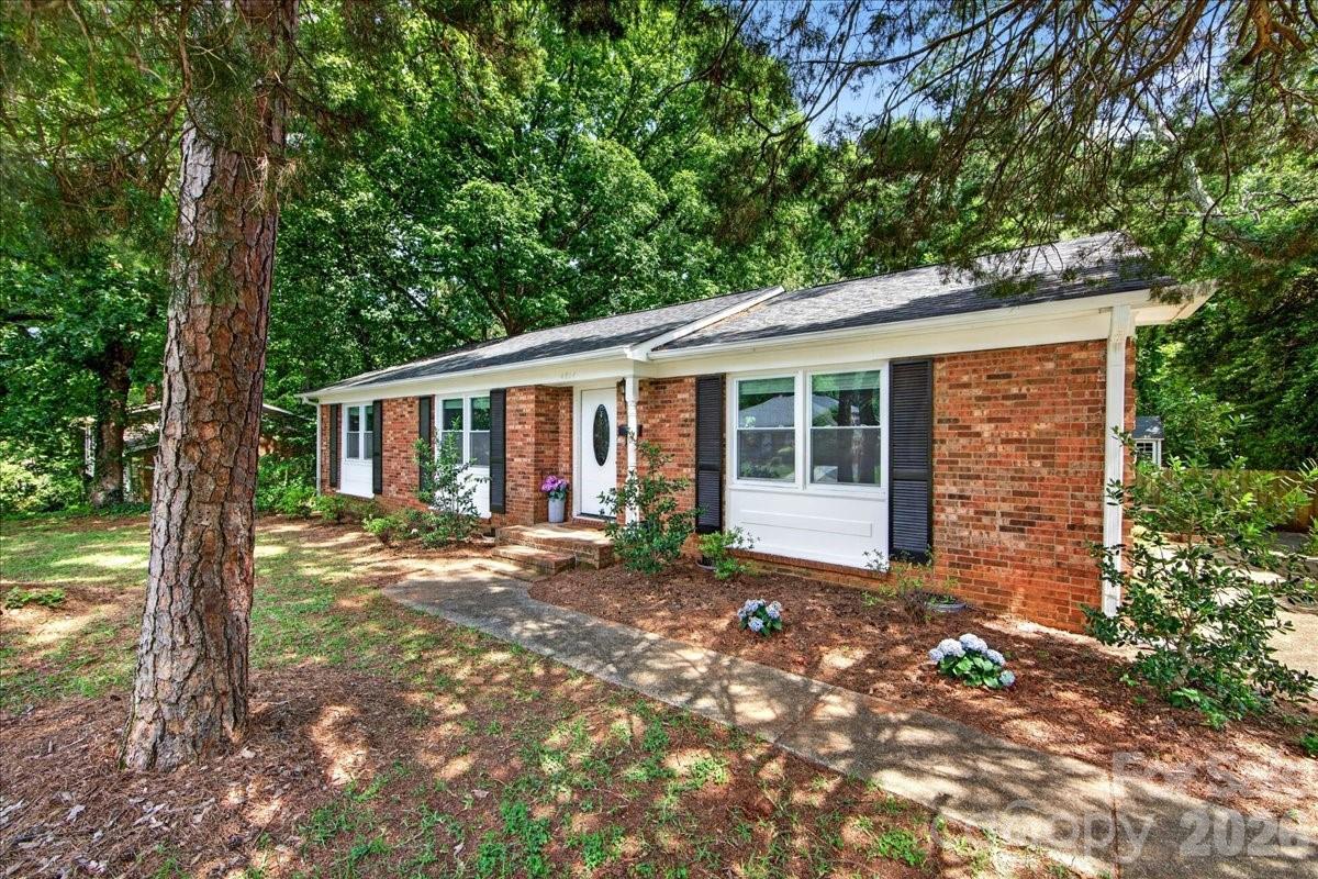 4914 Glenbrier Dr., Charlotte, NC 28212