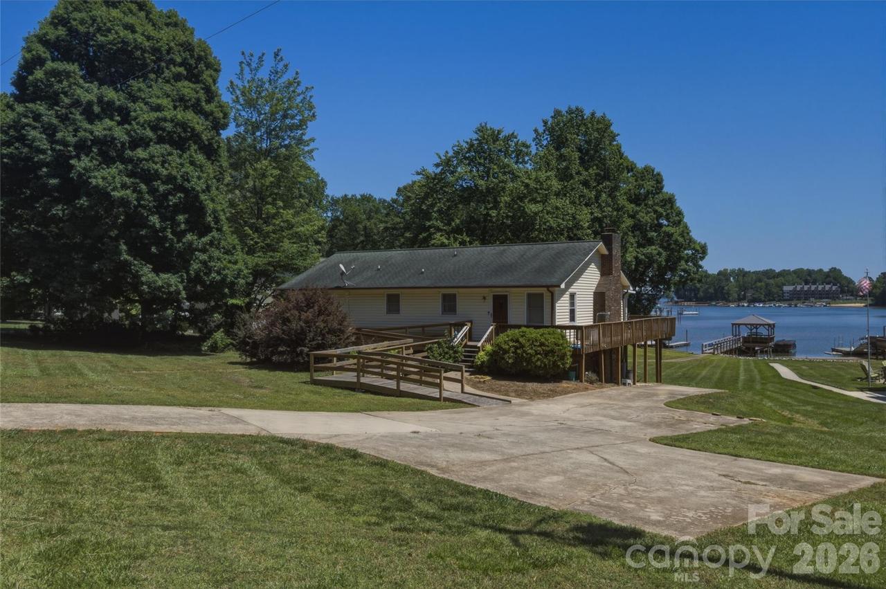8226 Normandy Rd., Denver, NC 28037