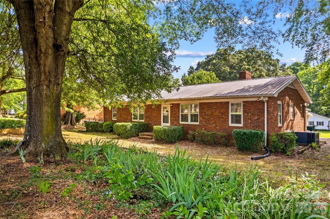 1059 Shearers Rd., Mooresville, NC 28115