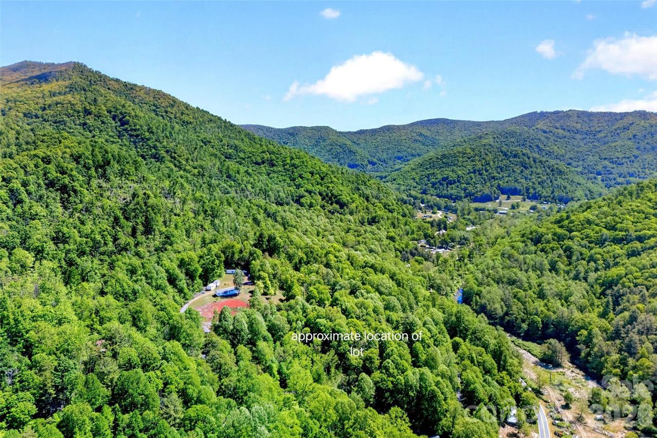 V/L Wolf Crossing, Bakersville, NC 28705
