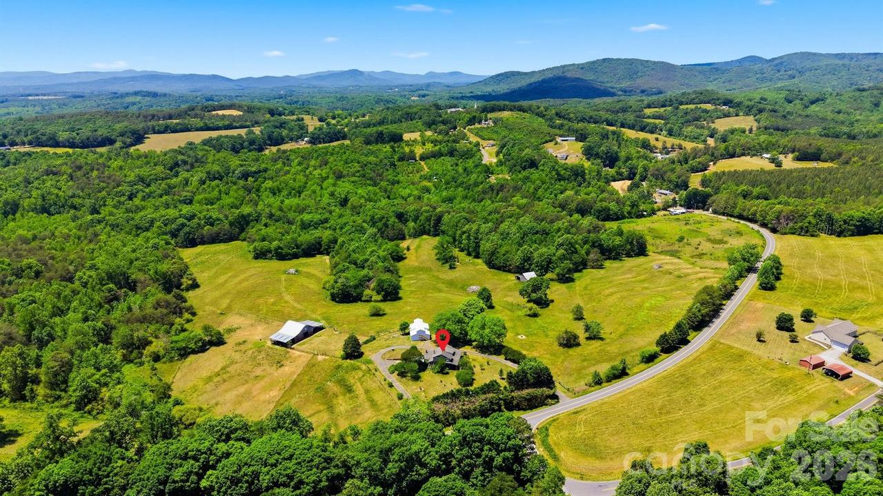 301 Corinth Church Cir., Casar, NC 28620