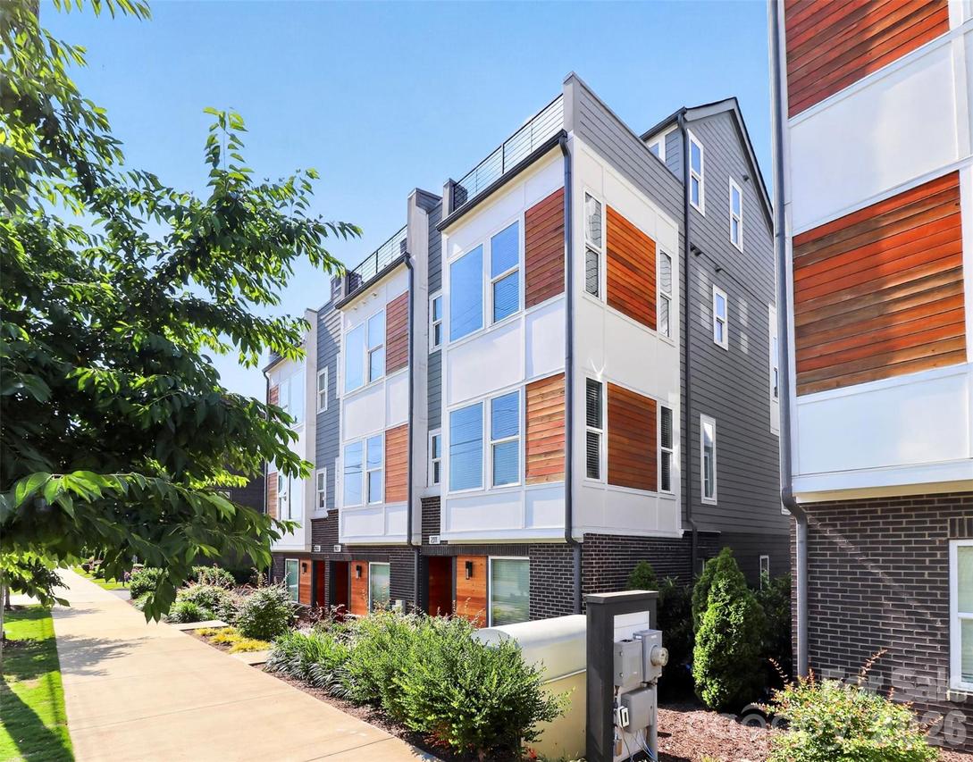 2111 Isom St., Charlotte, NC 28208